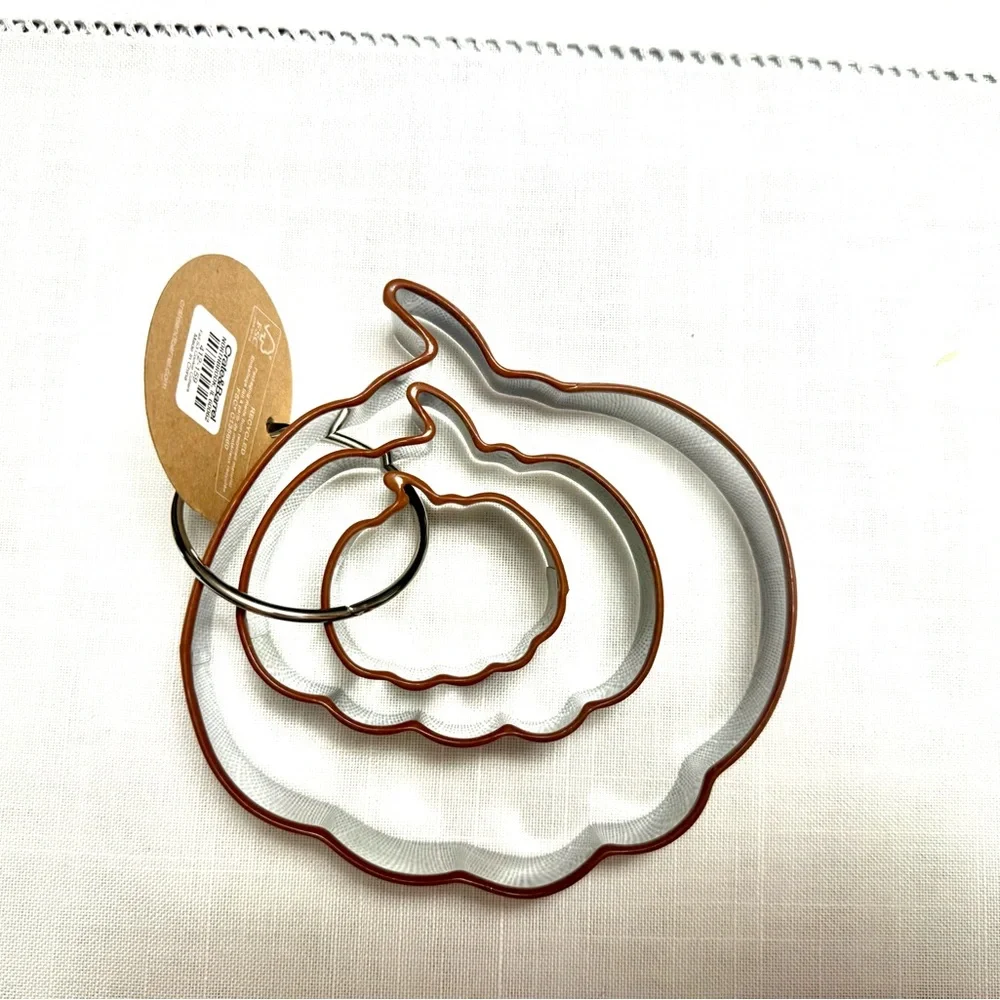 Crate & Barrel Pumpkin Cookie Cutter Set Fall Baking 🍁